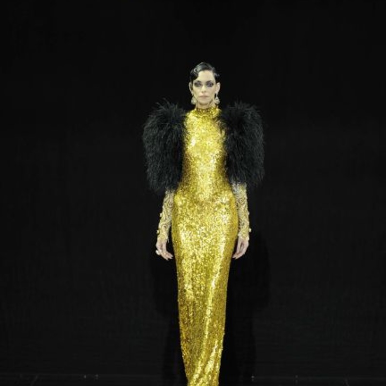 فستان خطوبة باللون الذهبي من مجموعة Guo Pei لخريف 2016