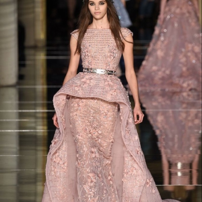 فستان خطوبة من الدانتيل من مجموعة زهير مراد لصيف 2016