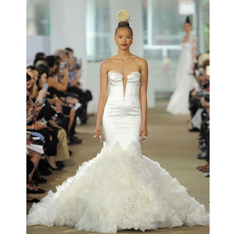 فستان زفاف لإطلالة أنيقة بتصميم عروس البحر من مجموعة Anne Barge لربيع 2018