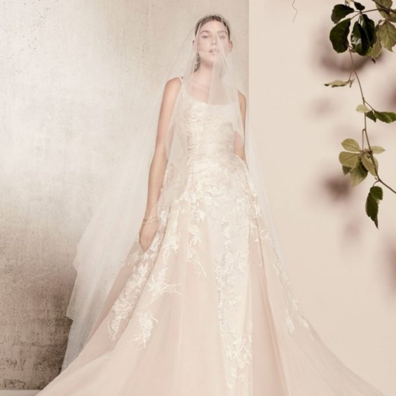 فستان كارولينا هيريرا