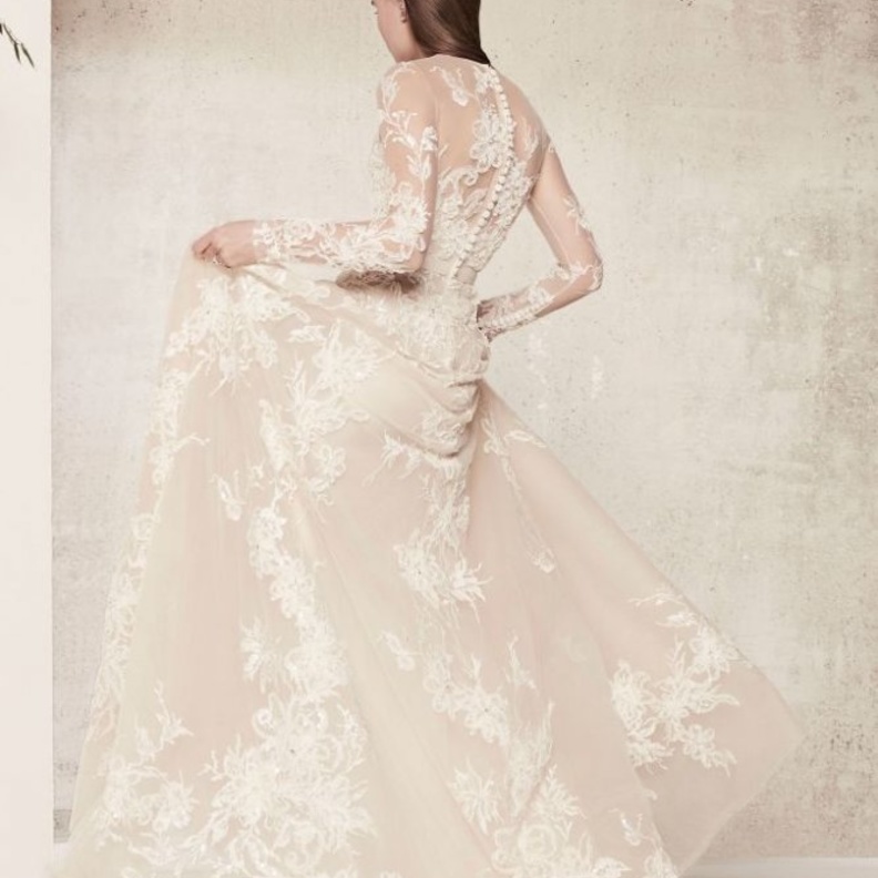 فستان عرس من ايلي صعب بالأكمام الطويلة 2018