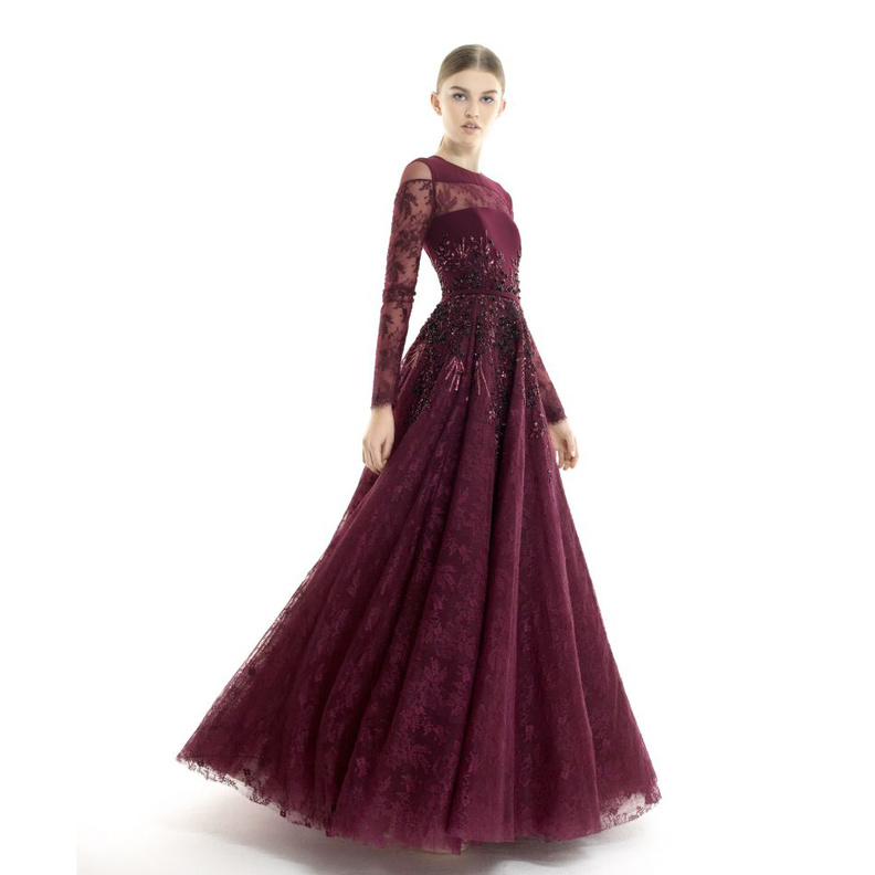 فستان من ريم عكرا