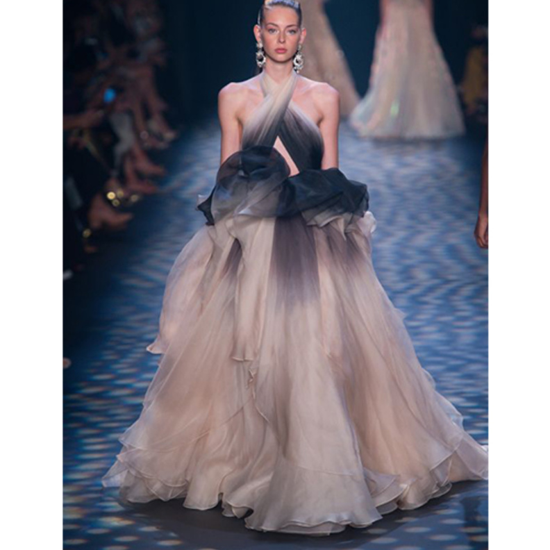 فستان من ماركيزا بتنورة منفوشة