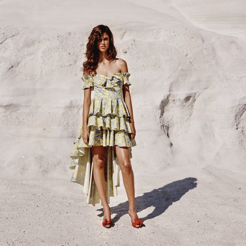 فستان من مجموعة كارولين كونستاس