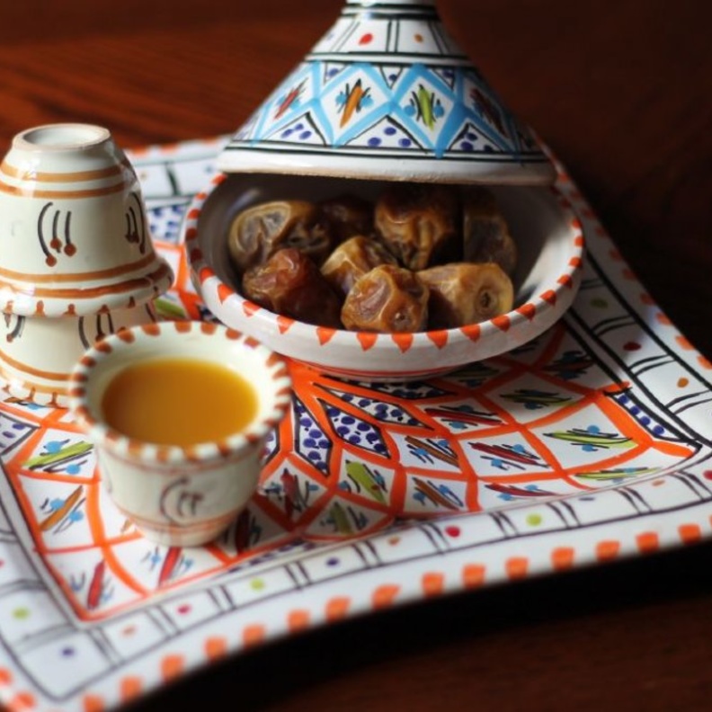 اختيار الأواني المنوعة لسفرة رمضان