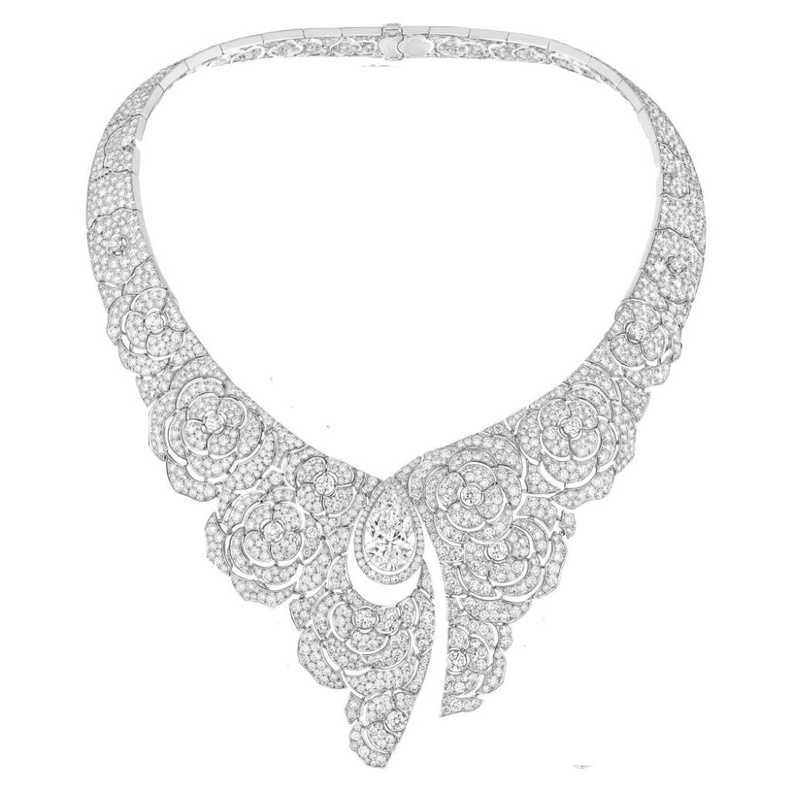 قلادة لويس فيتون مرصعة بالماس وحجر الإسبينل