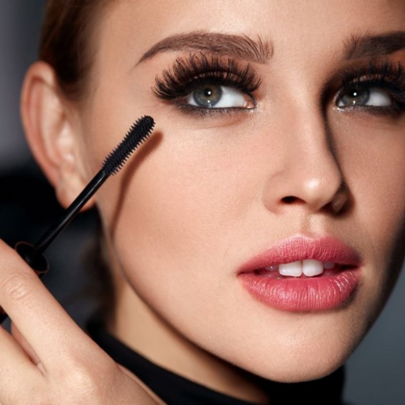 مشطي رموشك بعصاة ناشفة لنتائج جذابة