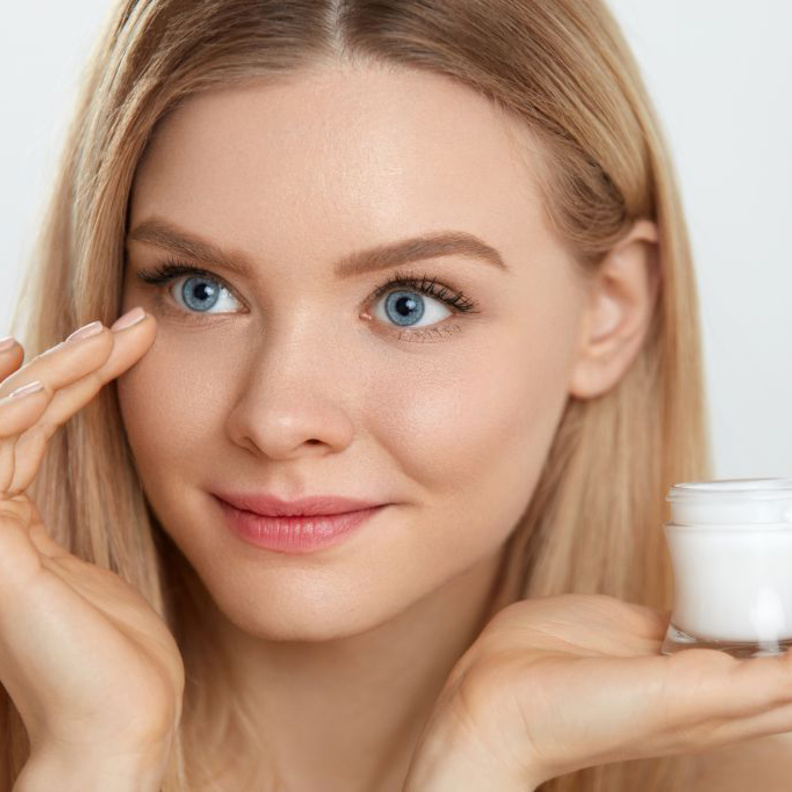 لا تستغني عن كريم العيون أبداً