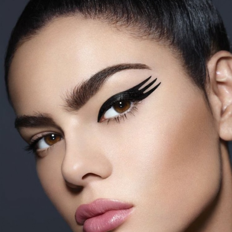 محدد العيون السائل الجديد Scandaleyes Bold Liquid Liner من Rimmel