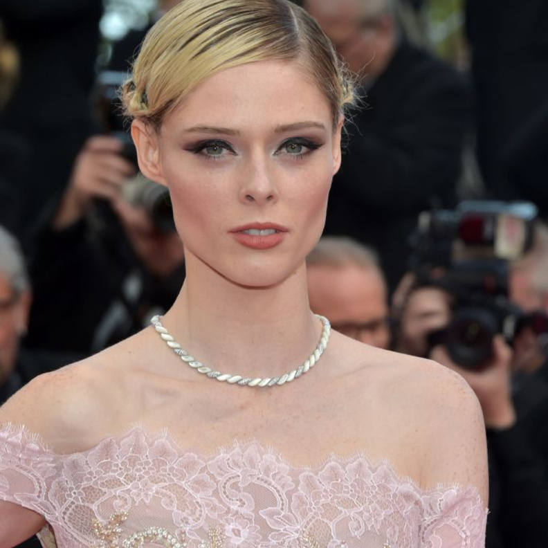 مكياج كوكو روشا بلمسات YSL BEAUTE في مهرجان كان السينمائي 2017