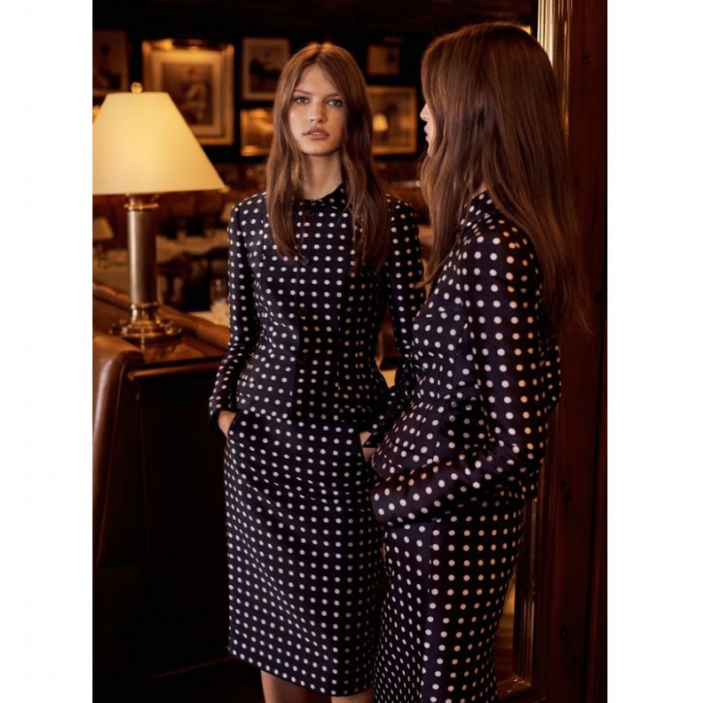 فستان ناعم وأنيق بلون واحد من دار سيلين