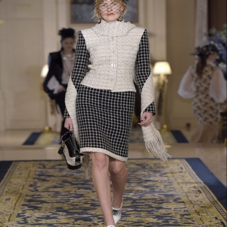 من عرض أزياء دار شانيل لموسم ما قبل خريف 2017