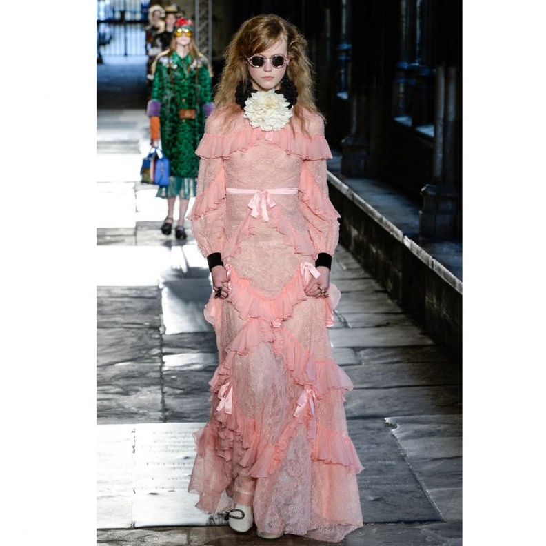 _احدث موديلات فساتين فضفاضة في العيد