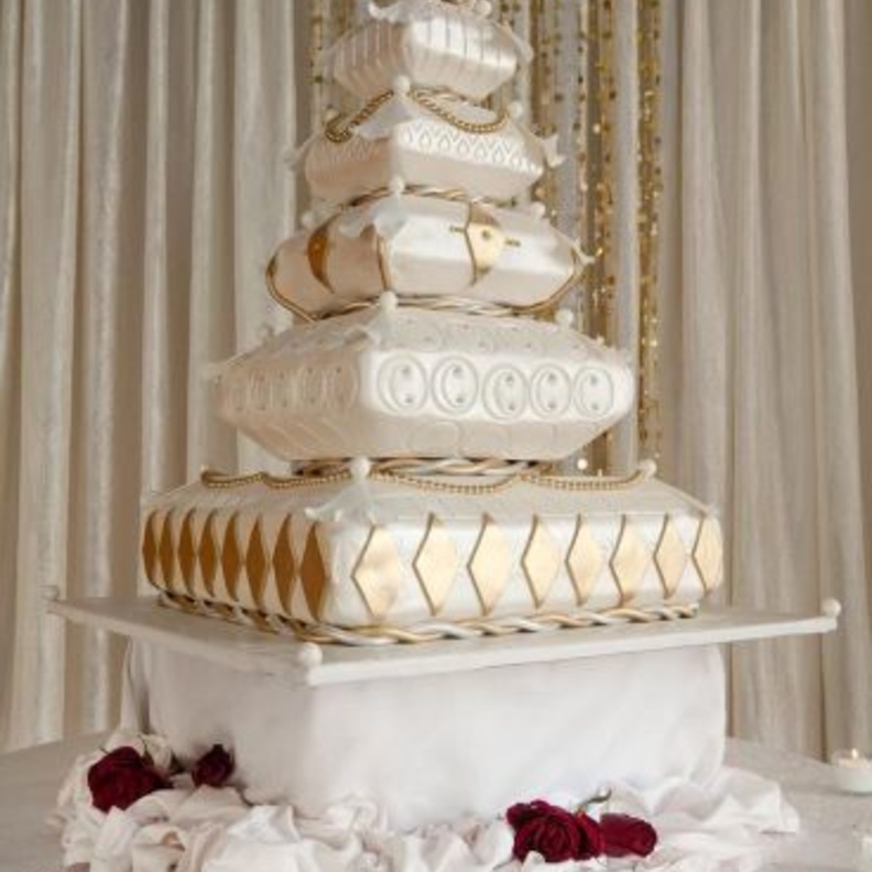 لزفاف هانئ... وسائد من الكاتو