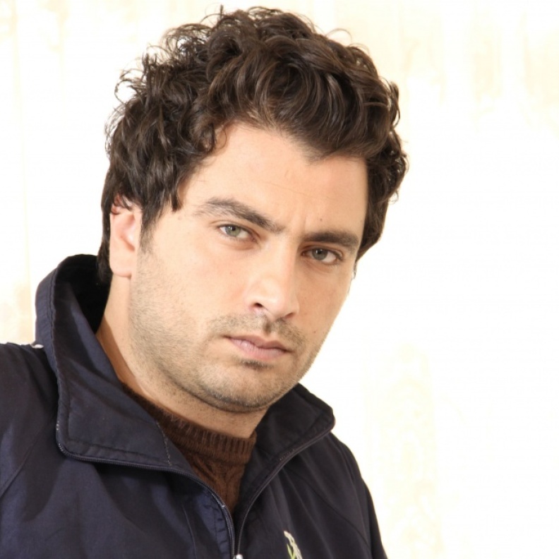 الفنان الشاب معتصم النهار: الموهبة أهم من الجمال و"باب الحارة" صنع نجوماً 