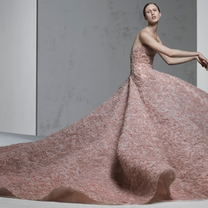 Ashi studios فستان زفاف مبهر باللون الزهري من