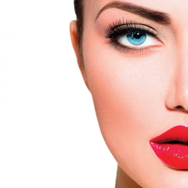 أهداب ترفرف