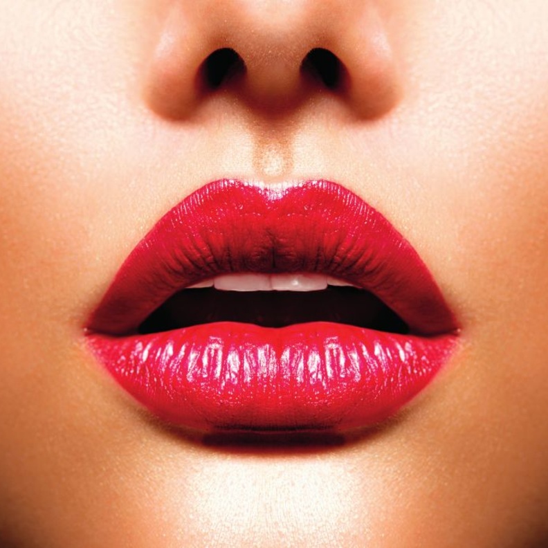 شفاه متوهجة