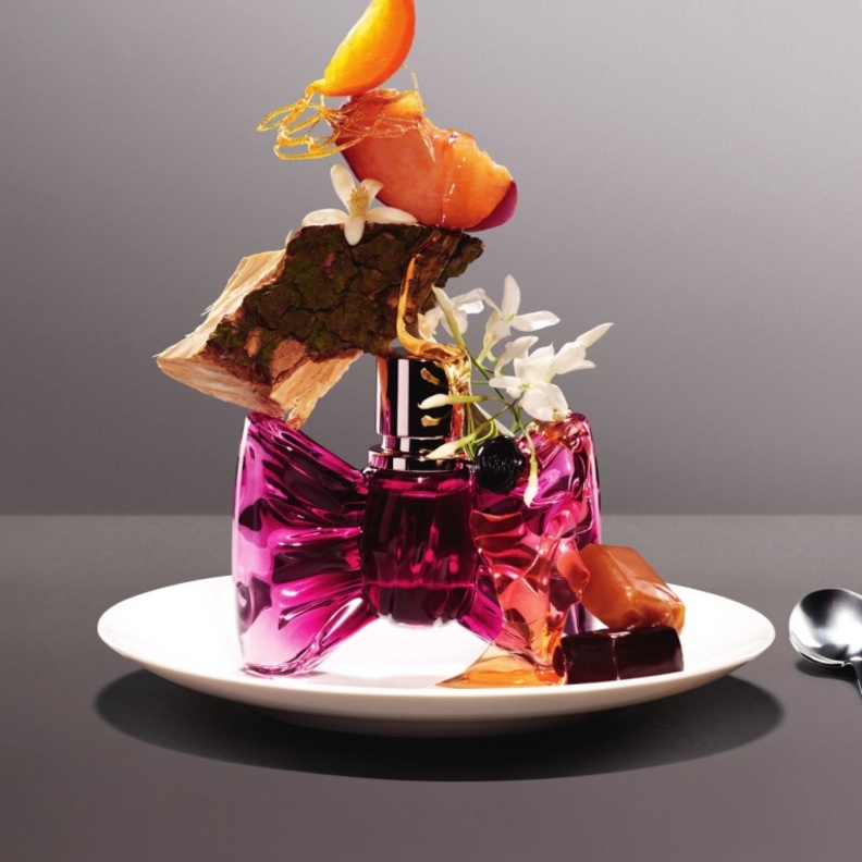 هي تلتقي VIKTOR & ROLF للتعرف على أسرار عطرهما الجديد