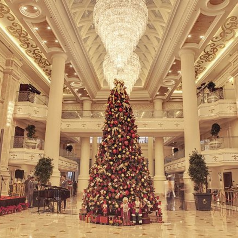 الريتز-كارلتون أبوظبي ومؤسسة تحقيق أمنية ينشران بهجة العيد