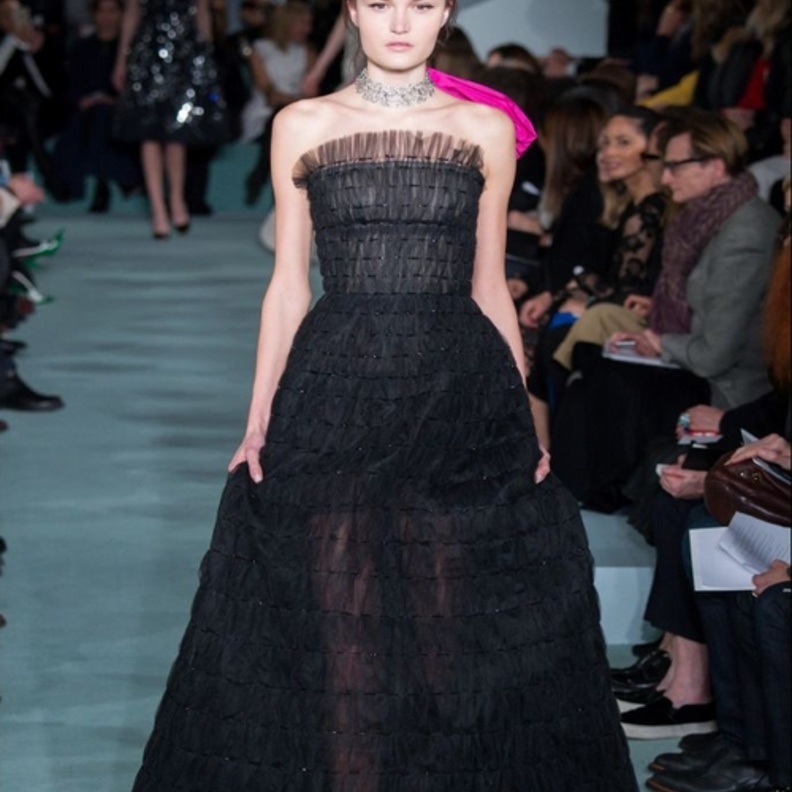 Oscar de la Renta فستان خطوبة باللون الأسود من 