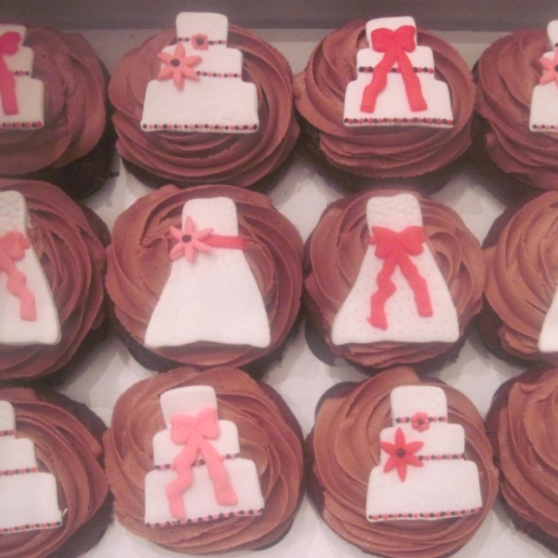 زفافك بدفء وجاذبية الأحمر