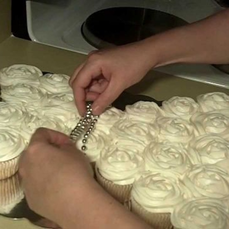 كعكة فستان "الكاب كيك" لإحتفال ما قبل الزفاف