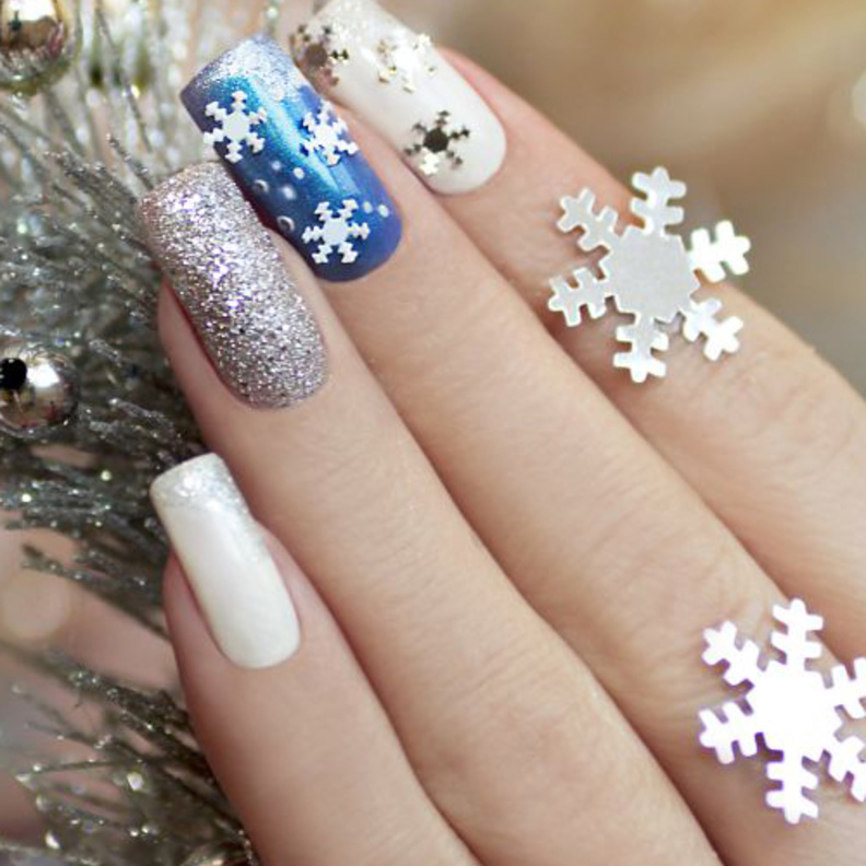 جاذبية مطلقة لأظافر عروس الشتاء