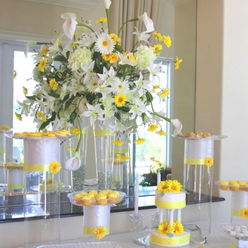 زفافكِ صيفي مكلل بالورود البيضاء و الصفراء