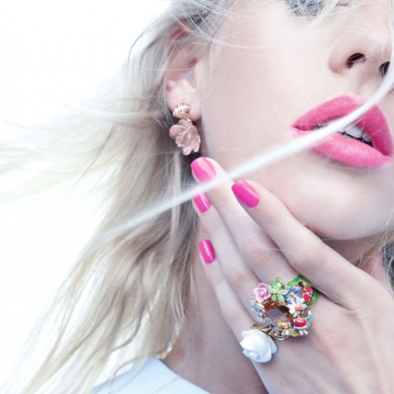 الاطلالة الأولى