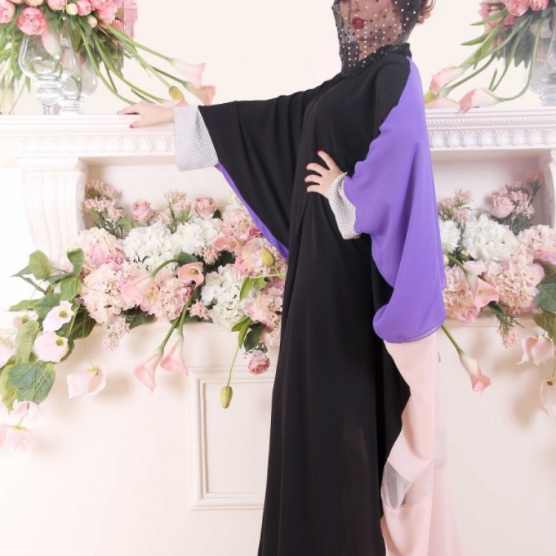 لقاء مع مصممة عباءات Clutch Abaya السعودية
