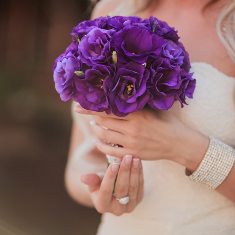  اجمل عشر باقات ورد بنفسجية للعروس