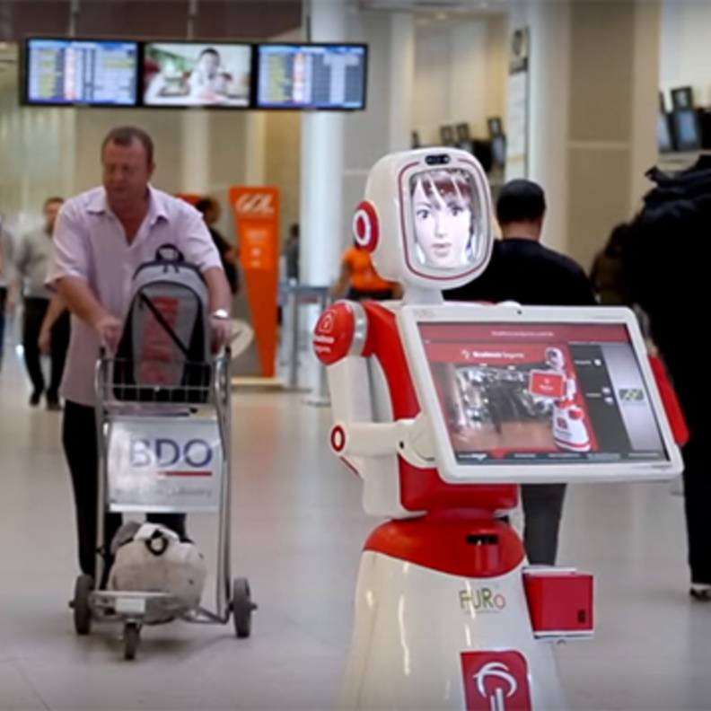 قريباً: روبوت لإصدار وتجديد التأشيرات في مطارات دبي