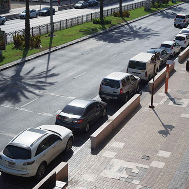 الغاء مجانية المواقف خلال فترة الظهيرة في دبي