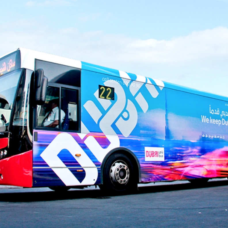 نظرة على الموصلات العامة في دبي 