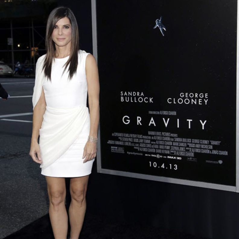 لياقةٌ عالية وجسد ممشوق حتى في سن الخمسين