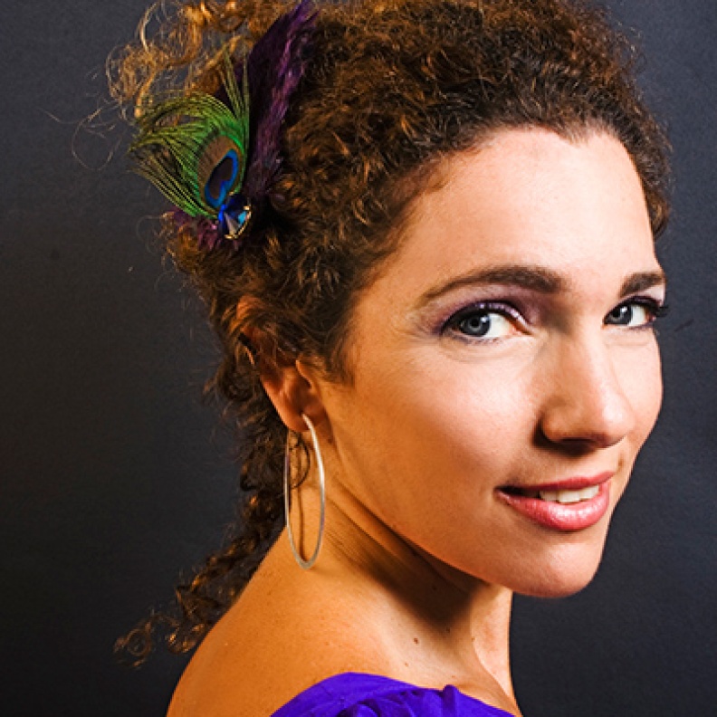 مصممة الحقائب سارة بيضون: خلف كل حقيبة قصة إنسانية 