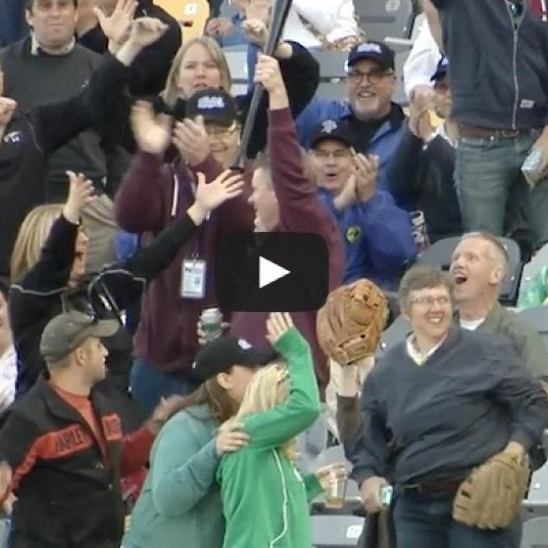 فيديو.. أمريكي ينقذ زوجته من مضرب بيسبول