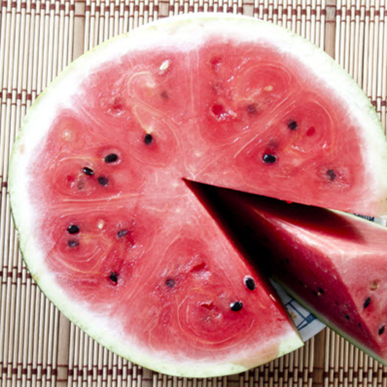 البطيخ من الأطعمة الغنية بالبوتاسيوم والمساعدة على منع انتفاخ البطن