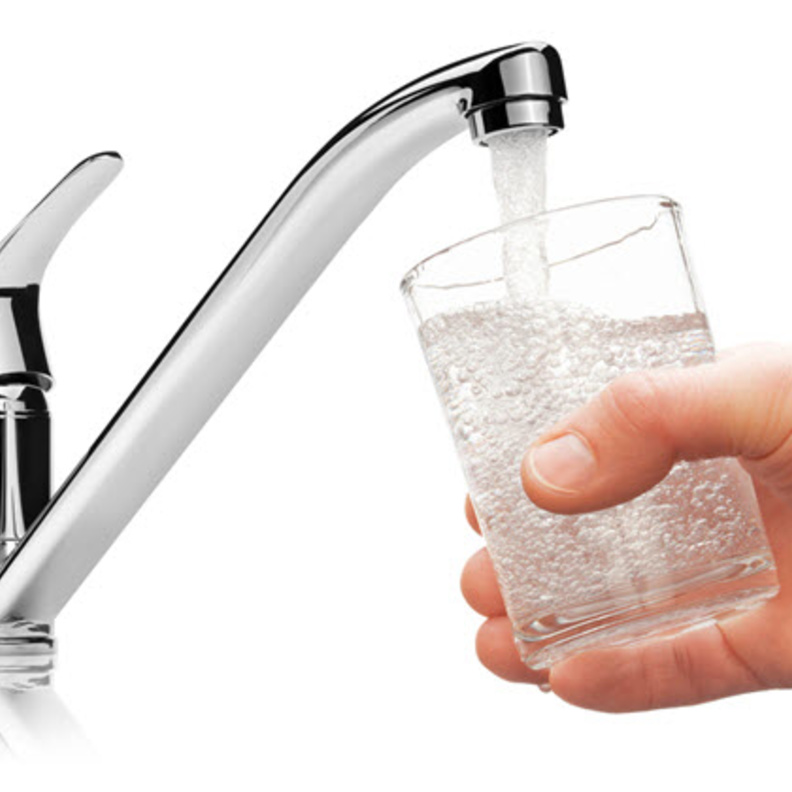 هل مياه الصنبور في الإمارات صالحة للشرب؟