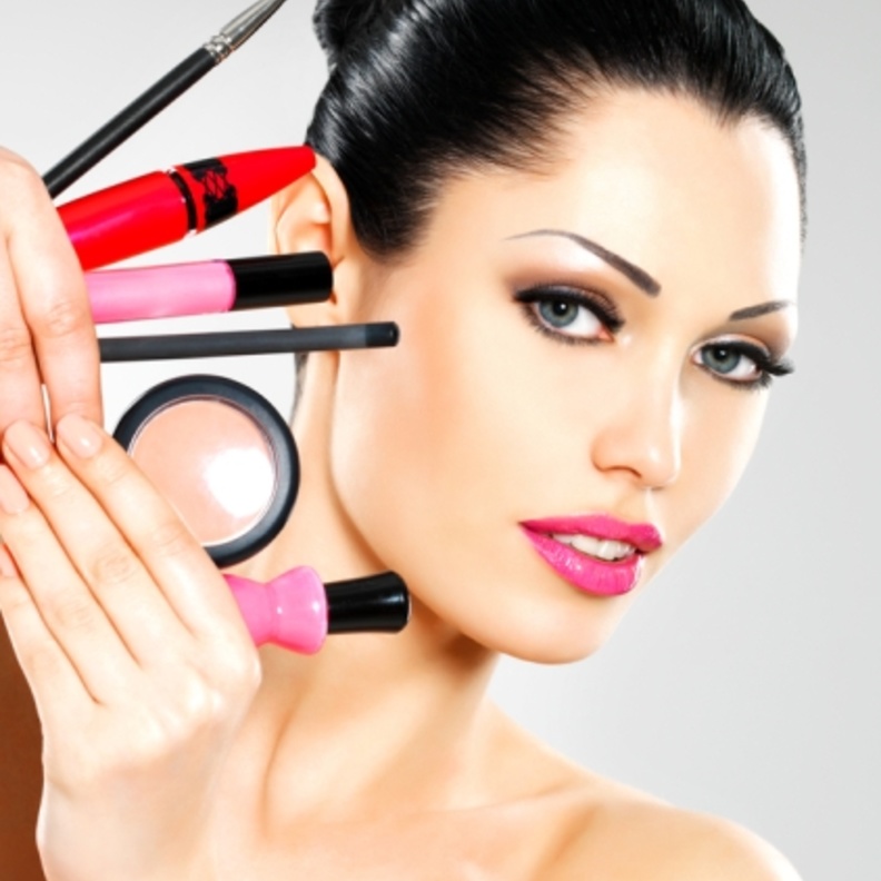 الماسكارا من اساسيات المكياج