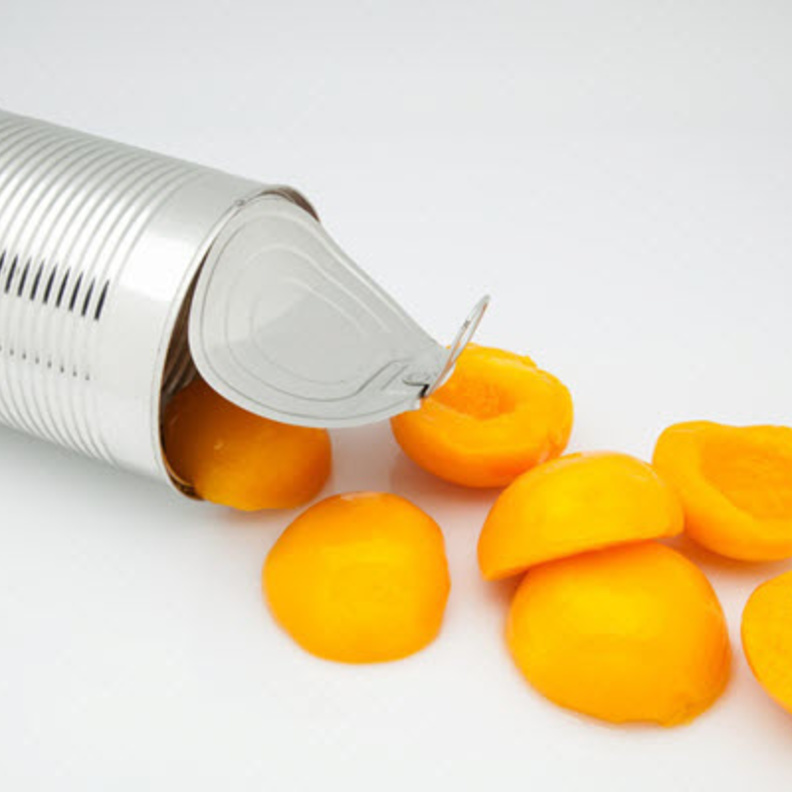 الفواكه المعلبة من الفواكه التي يفضل تجنب تناولها من قبل مريض السكري