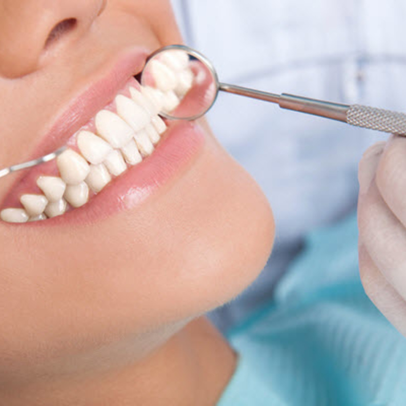 يجب على مرضى السكري إيلاء عناية خاصة بصحة الفم والأسنان