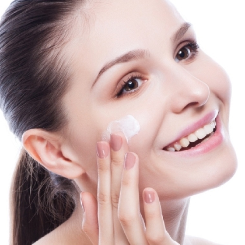 ترطيب البشرة