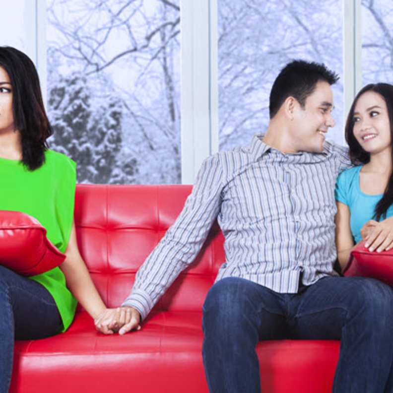 إكتشاف خيانة الرجل من خلال البنصر!