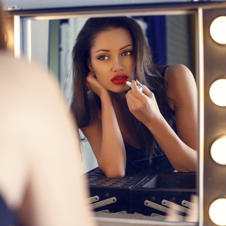 أحمر الشفاه المناسب للبشرة السمراء