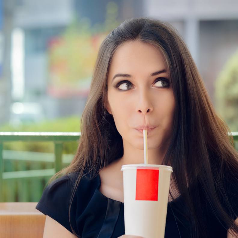 ضرر المشروبات الغازية يؤثر على خصوبة المرأة