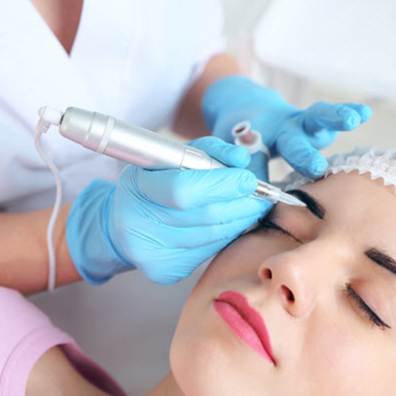 الماكياج الدائم والمخاطر الصحية الناجمة عنه