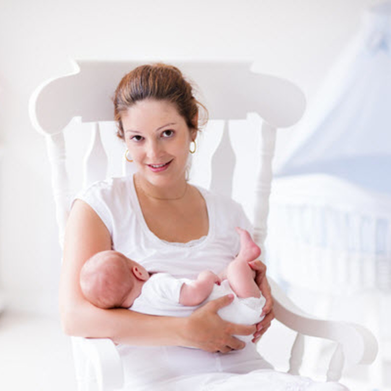 خطواتٌ لإتمام الرضاعة الطبيعية للأم الجديدة