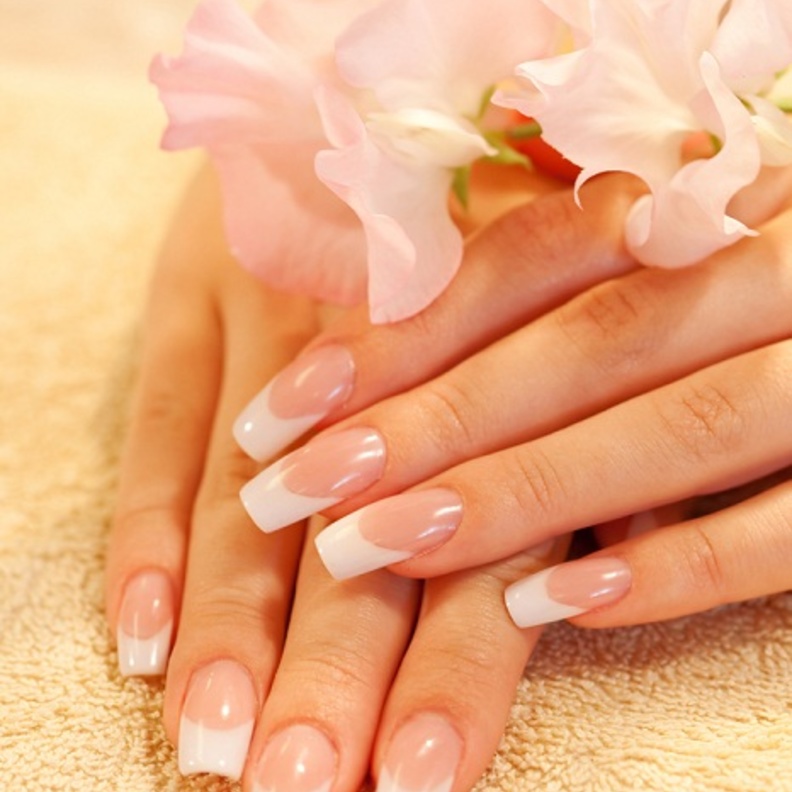 فوائد الليمون للاظافر